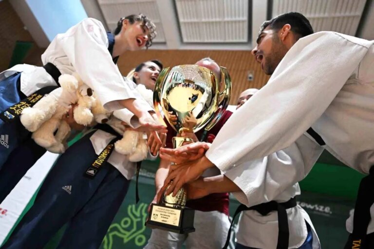 anadolu-universitesi-taekwondo-takimindan-buyuk-basari-Wezksi1i.jpg