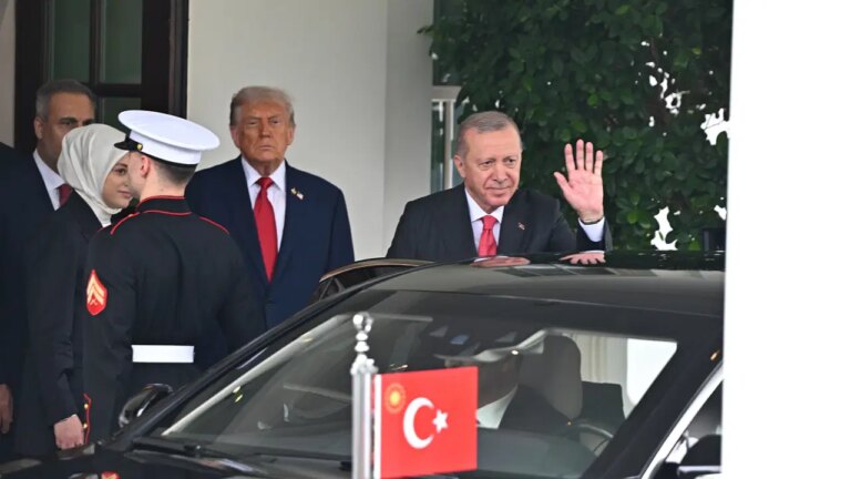 erdogan-ile-kritik-zirve-sonrasi-trumptan-ilk-aciklama-1wx3P38B.jpg