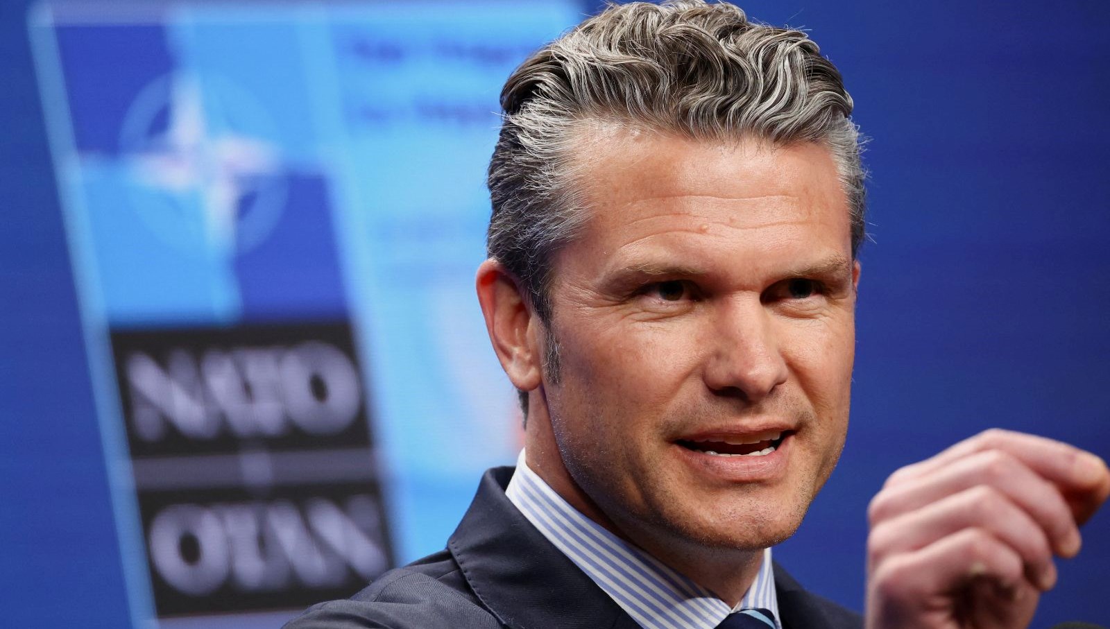 ABD Savaş Bakanı Hegseth’in uçağı İngiltere’de acil iniş yaptı