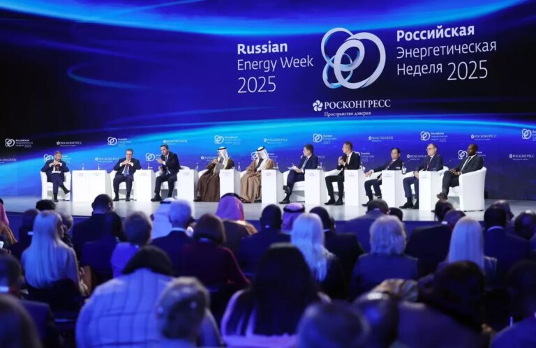 bakan bayraktar moskovada enerji haftasina katildi NqUz81z9.jpg