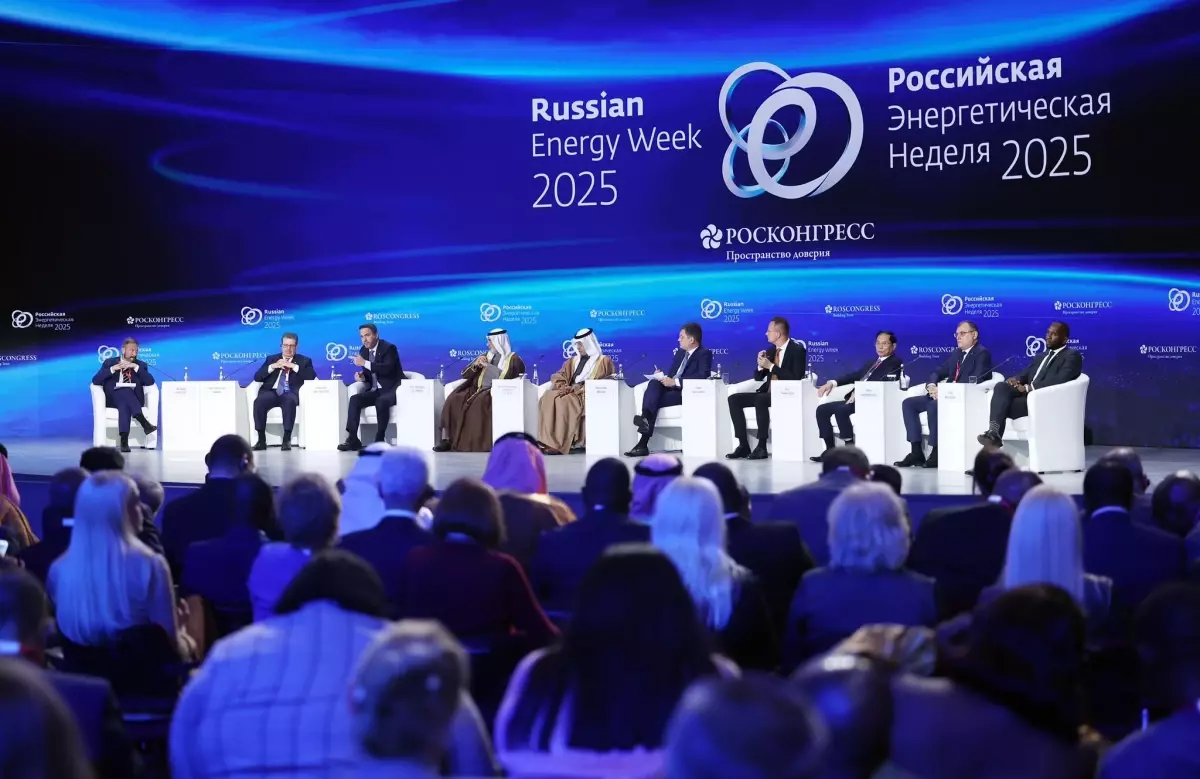 Bakan Bayraktar Moskova’da Enerji Haftası’na Katıldı