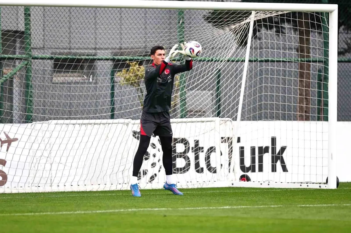 berke ozer milli takim kampindan izni olmadan ayrildi GjqiBynZ.jpg