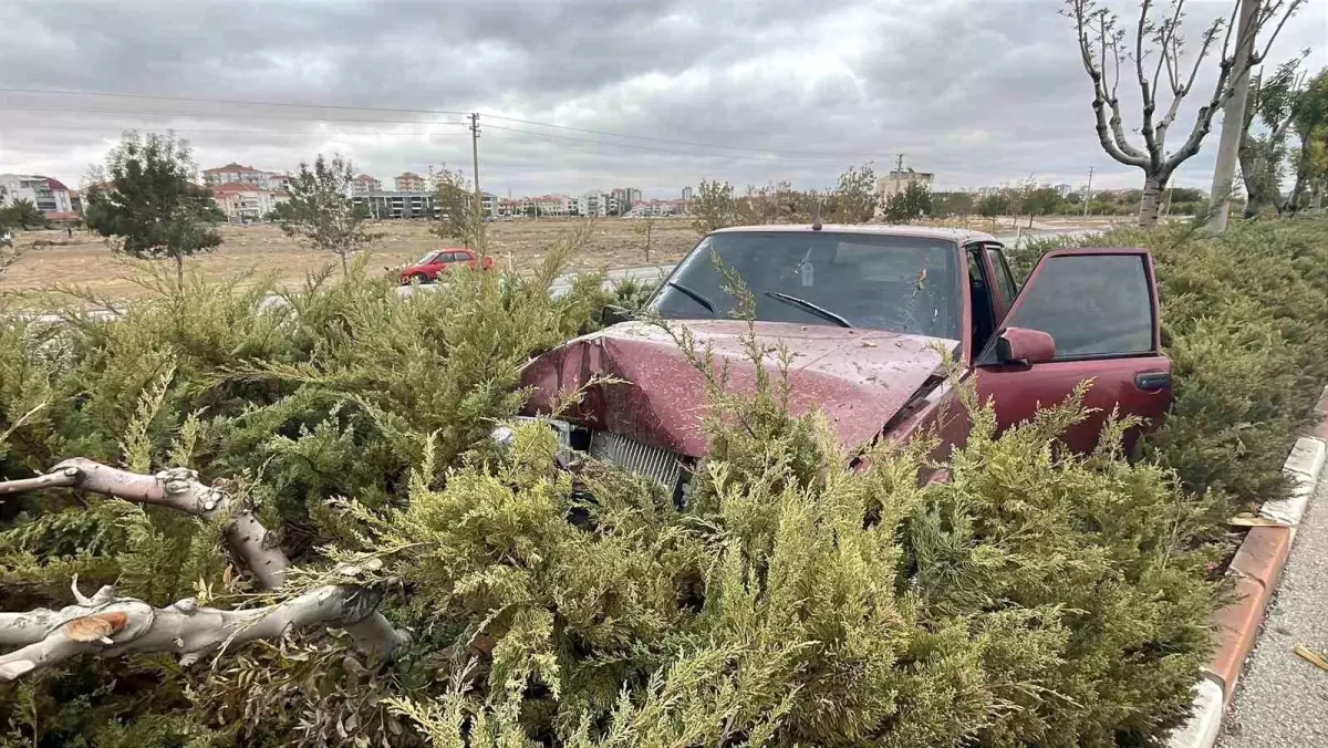 karamanda tofas otomobili kaza yapti baba ve kizi yaralandi E8cTlqO6.jpg