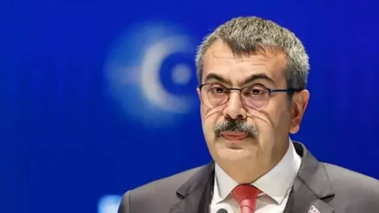 milli-egitim-bakani-tekin-acikladi-12-yillik-zorunlu-egitim-kisaliyor-2025-yili-ogretmen-atamalari-icin-tarih-belli-oldu-PmVQsDjr.jpg