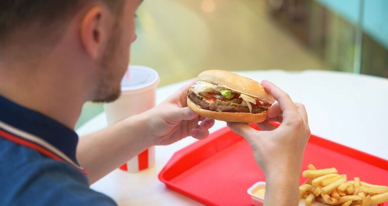 oyle bir acik buldu ki iki yil bedava yemek yedi binden fazla ucret iadesi aldi 6ircEQhv.jpg