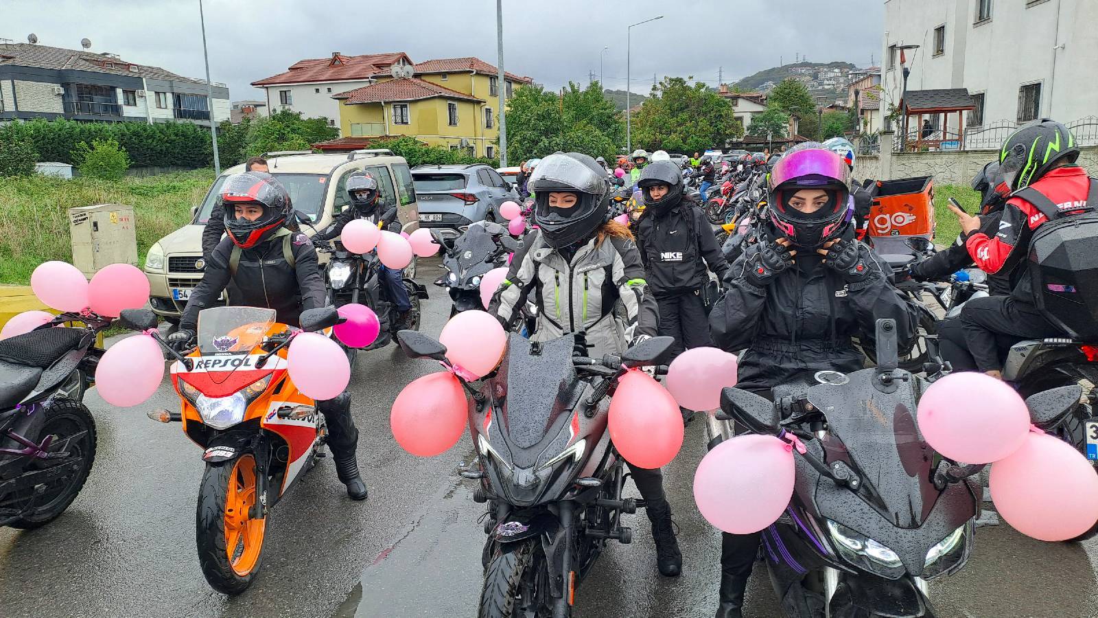 Sakarya’daki motosiklet tutkunları, meme kanserine dikkati çekmek için tur attı