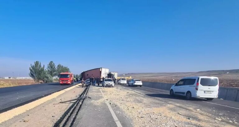 diyarbakirda-tir-ve-otomobil-carpisti-a6gHsS7E.jpg