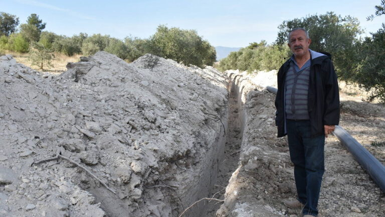 dsi emekli ogretmenin bahcesine 100 metrelik kanal acti bu eskiyalik baska bir sey degil dO66uDAf.jpg