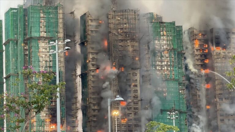 hong-kongda-yangin-faciasi-2-bin-daireli-site-yaniyor-dqT6PSsX.jpg