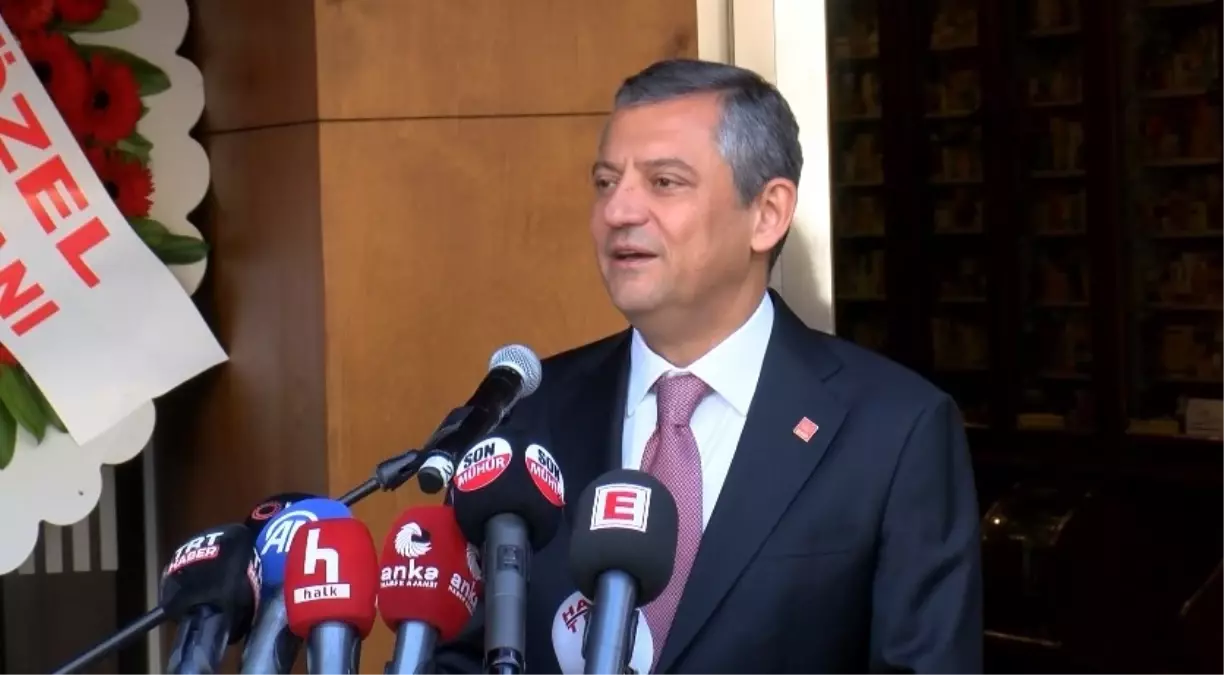 ozgur ozel eczacilik tarihi ve guzel sanatlari muzesinin acilisinda konustu EYyMlSJk.jpg