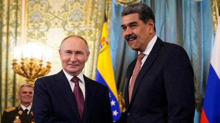 putin-ile-maduro-telefonda-gorustu-venezuelanin-yanindayiz-lt54OR3G.jpg
