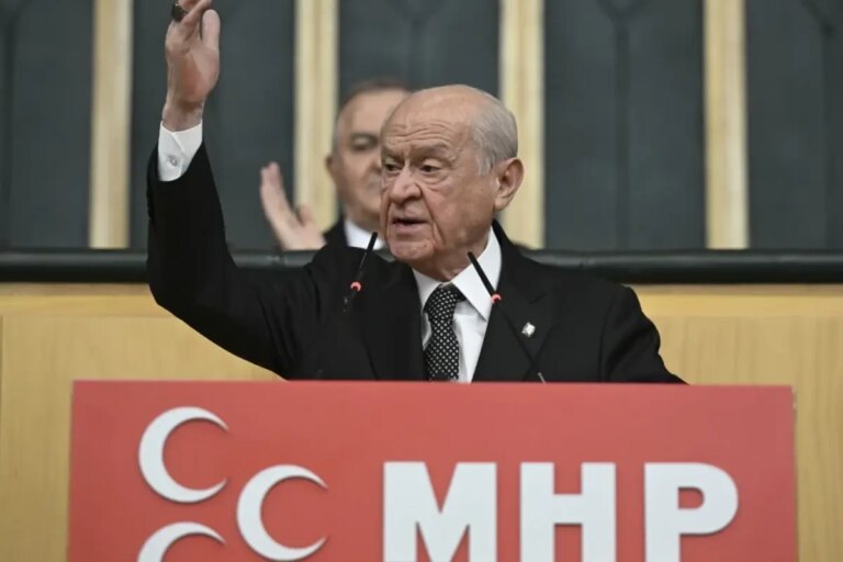 bahceli-uzun-sure-sonra-ilk-kez-bu-kadar-sert-hem-mazlum-abdiye-hem-de-dem-partiye-verip-veristirdi-kWqvpRUJ.jpg