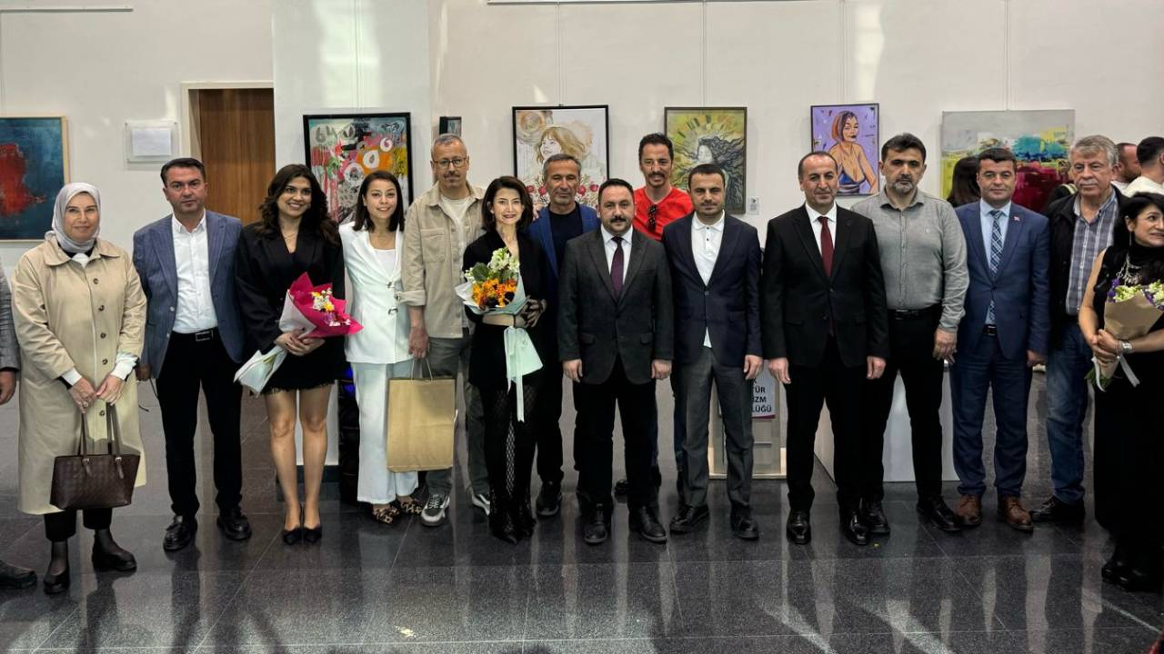 Uşak’taki Sanatçıların “İz” Sergisi Sanatseverlerle Buluştu