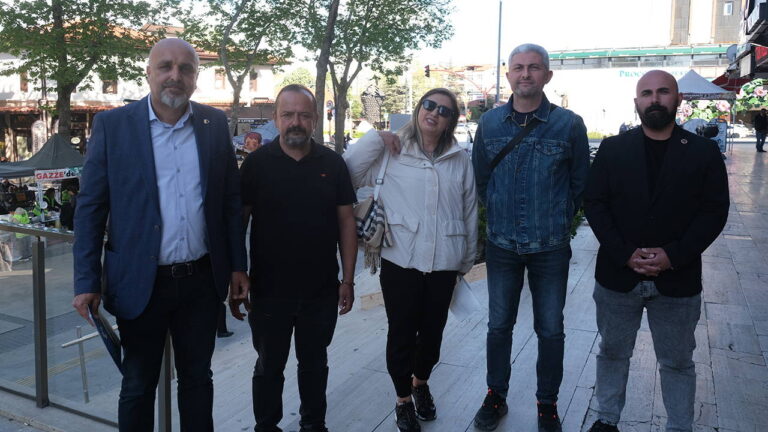 egitim-isten-isparta-belediyesine-stant-tepkisi-guvenli-okul-istemek-suc-degil-gorevdir-zQlSPyvl